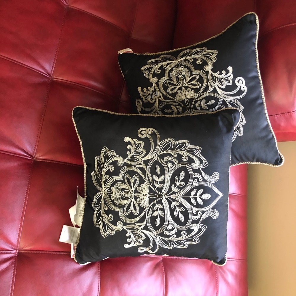 Elegant decor pillows